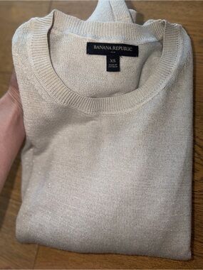 Set of 2 Banana Republic Women’s sweaters shimmer silver & grey